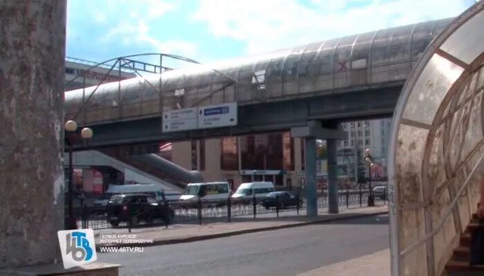 Подземный переход у лахта центра. Пешеходный мост в улан удэ. Центр переход. Южный мост магнитогорск. Станция метро деловой центр ксл.