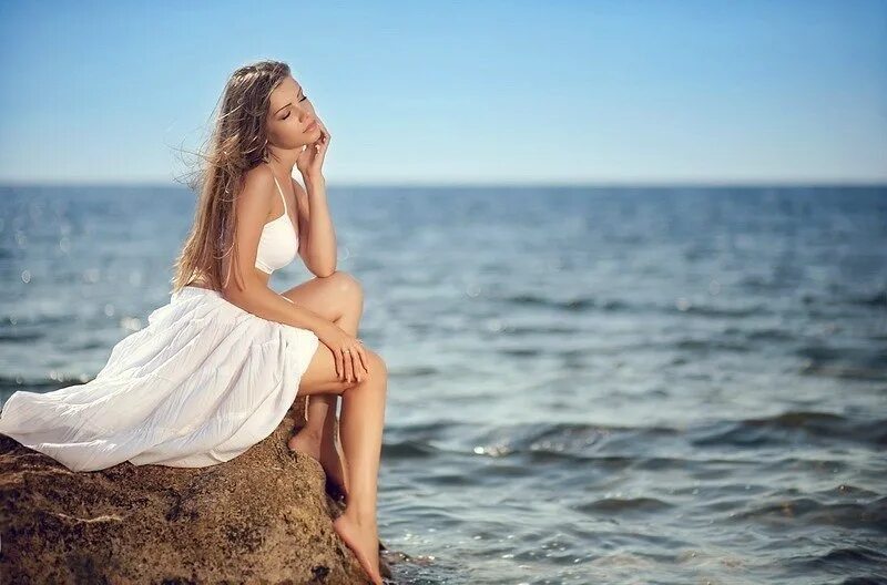 Девочка на море. Девушка-море. Девушка-море. Фотосессия в воде. Девушка на берегу моря.