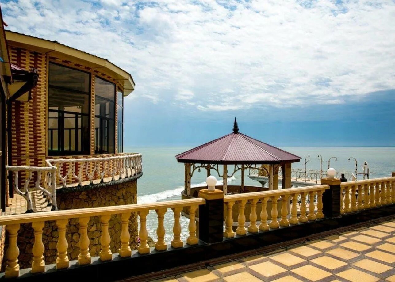 Каспийское море пляж каспийск. Санаторий каспий дагестан 2022. Calipso palace отель дагестан. Гостиница азимут каспийск. Калипсо махачкала база.