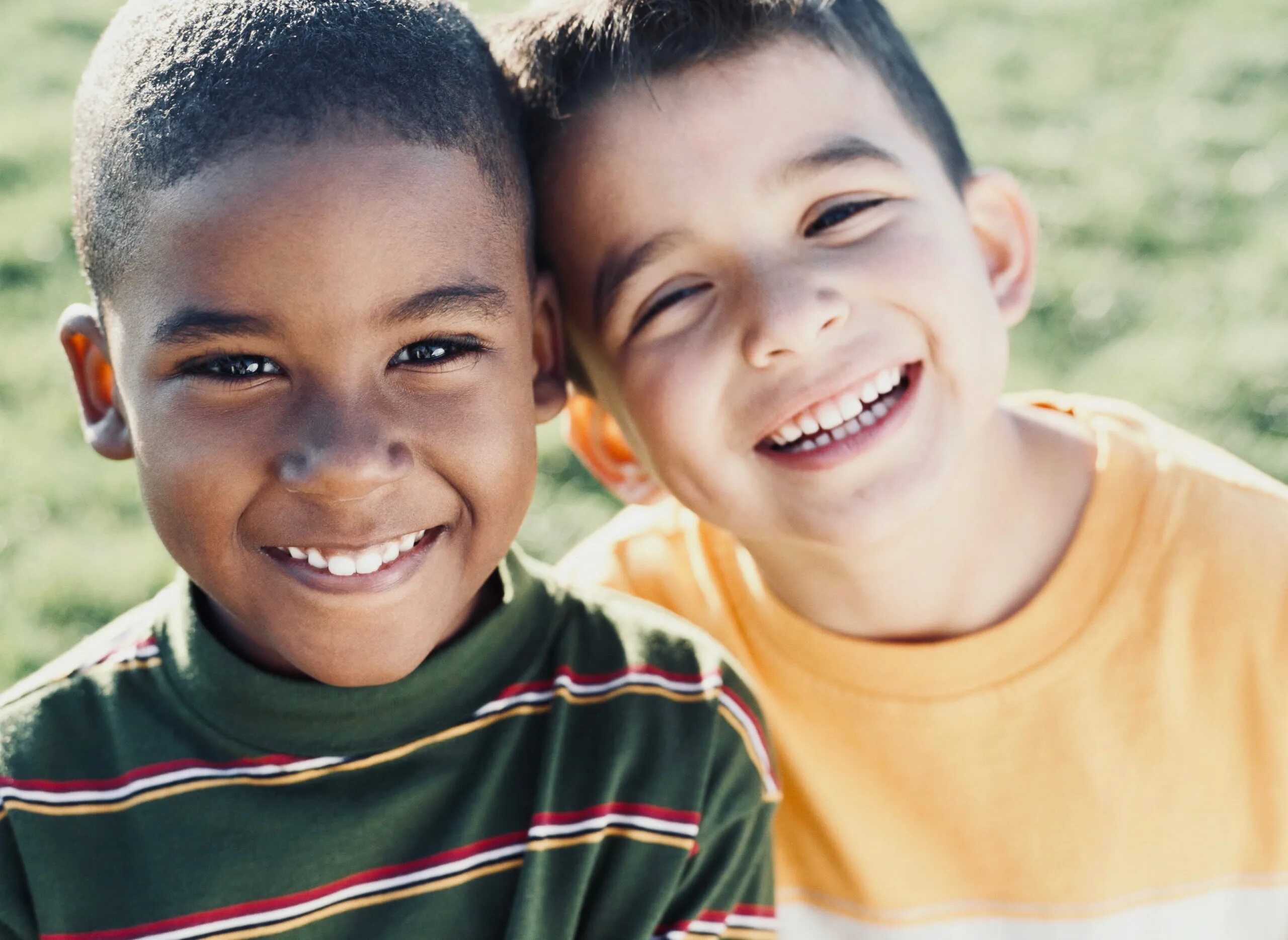 Разные негроидные расы. Дети разных возрастов. Дети разных десятилетий. Кучерявые близняшки. Дитя двух рас 5.