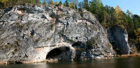 Скала светлая