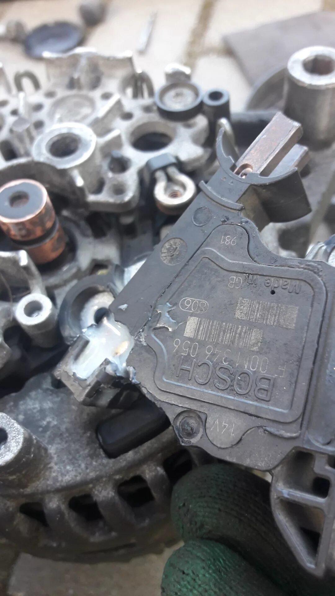 Как снять щетки на генераторе форд Generator brush replacement (Electrical equipment / Battery and alternator / For