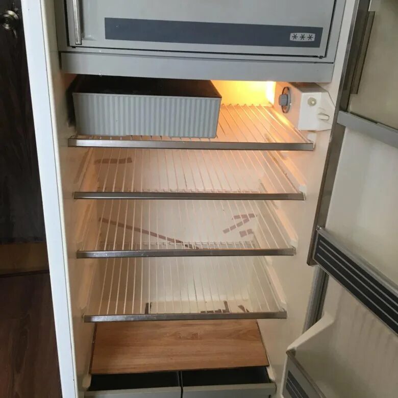 Продам или обмен холодильник-Минск-16=550руб 1 €