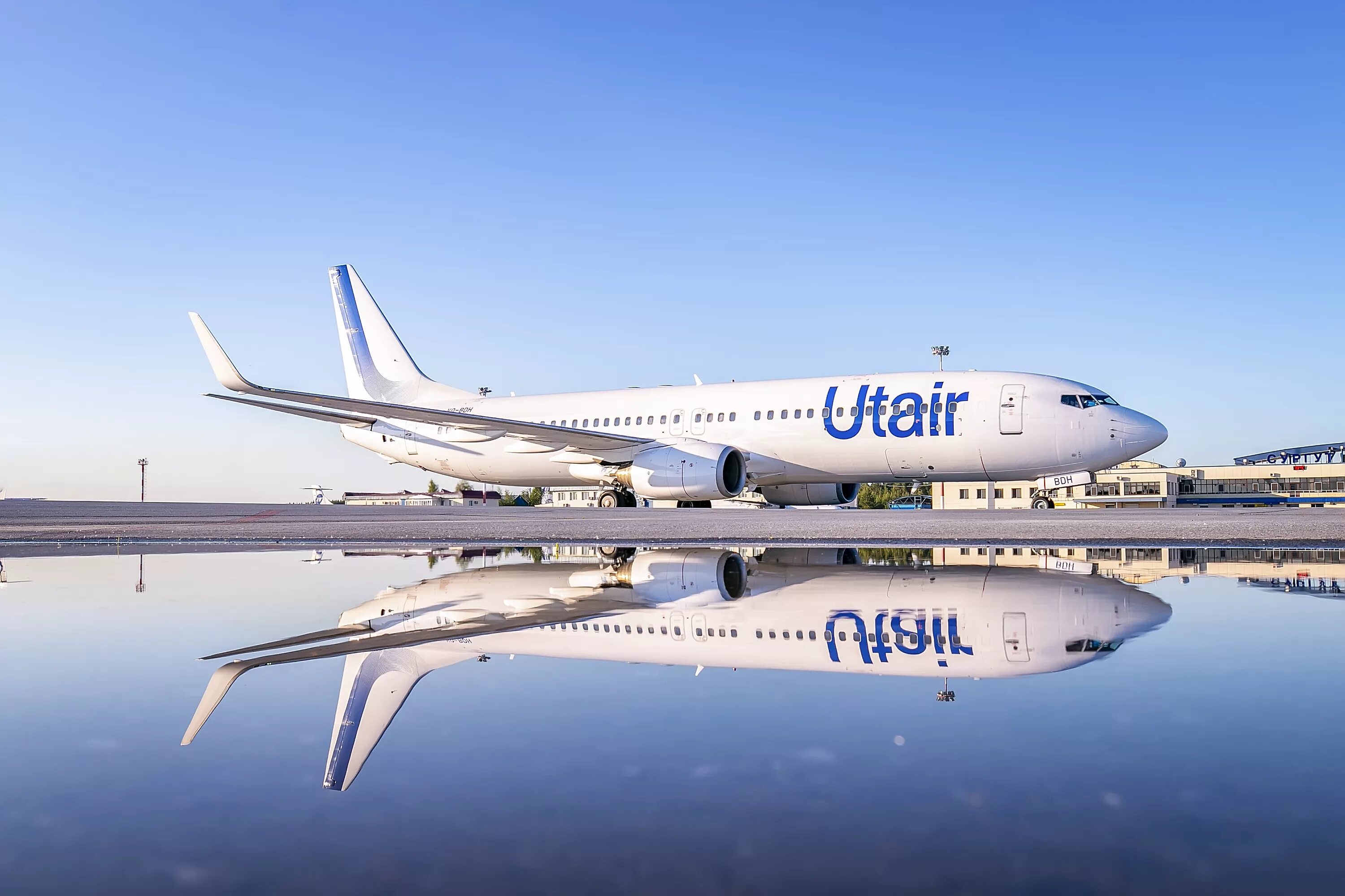 Авиакомпания ютэйр боинг 737. Ютэйр ut1302. Самолет ютэйр. Авиакомпанию ютейл самолеты. Самолет ютэйр.