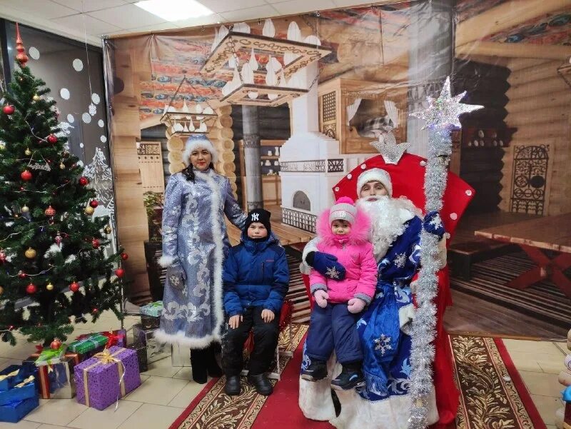 как проходит в вотчины деда мороза чаепитие. зимние морозы подмосковья. резиденция деда мороза 2023. резиденция уфимского деда мороза уфа. вотчина деда мороза в белоруссии.