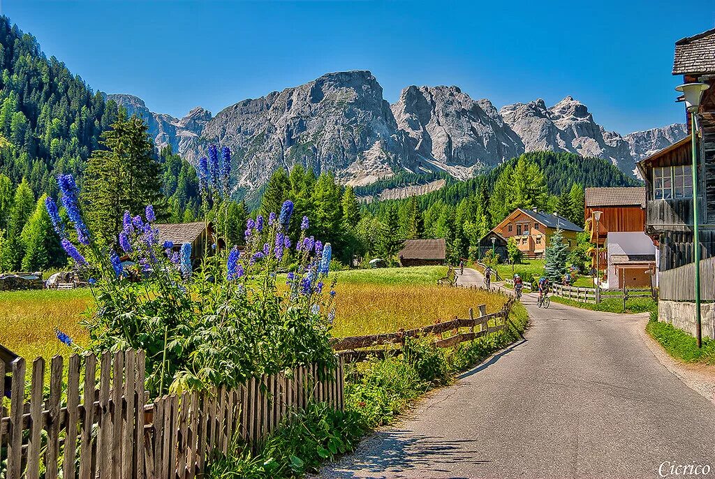 Met village. Санта-Магдалена - "Пейзажная" деревушка в Доломитовых Альпах. Италия. Горные деревни Швейцарии. Италия деревушки. Деревня Санта Магдалена.