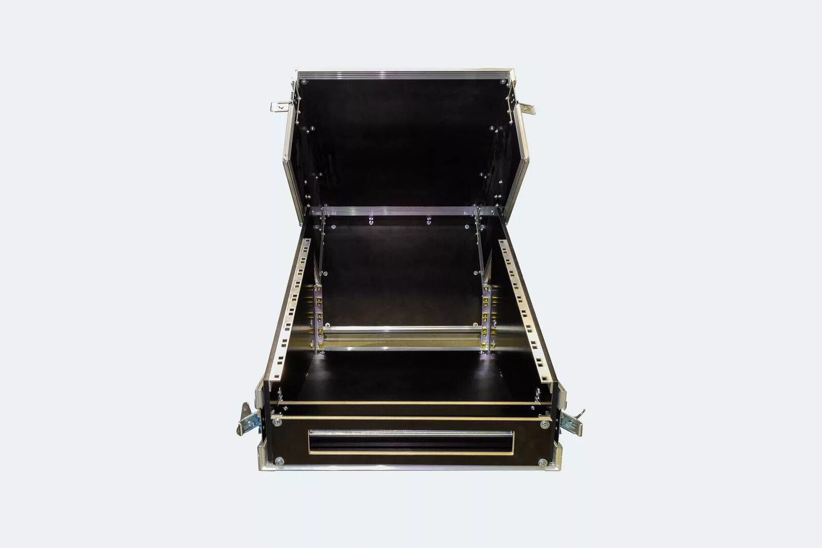 13 чемоданчиков. 13 чемоданчиков. чемодан открытый сбоку. кейс рэковый 4u 200мм. спектакль приключения бомбастер.