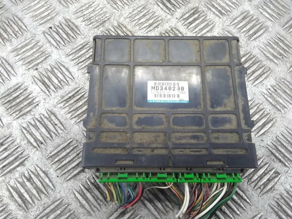 Блок управления двигателем галант 8. 0 эбу. Блок управления митсубиси галант. Блок управления митсубиси галант. Эбу двс галант 1996 1.