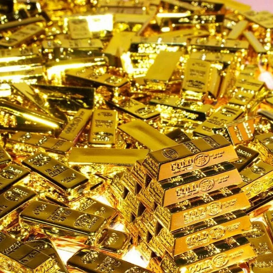 Деньги слитки золота. Золото богатство. Слиток золотой. Золотые слитки и драгоценности. Золотые слитки склад.