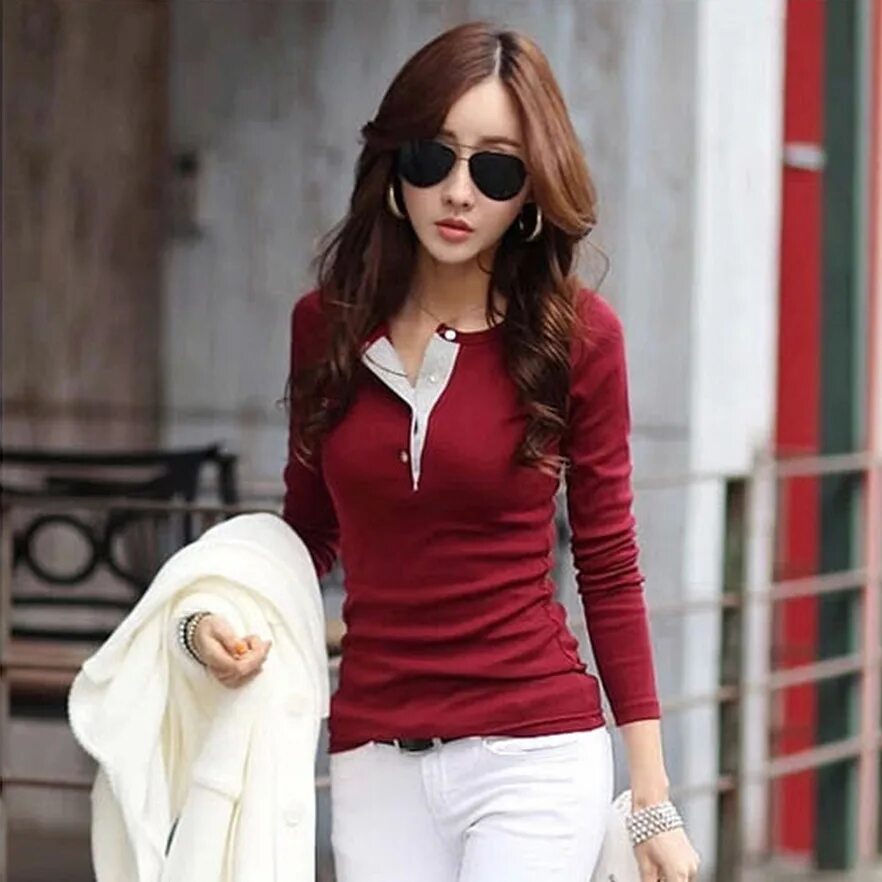 тонкие кофточки с длинным рукавом. уличный стиль одежды для девушек. женская кофта поверх платья. свитер поверх платья. свитер поверх платья.