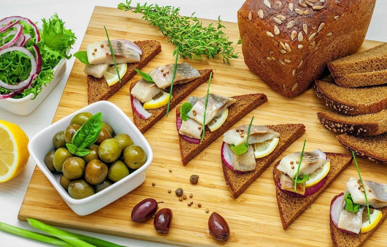 Закуски на хлебе. Хлебные закуски. Бутерброды. Бутерброды. Брускетты со шпротами.