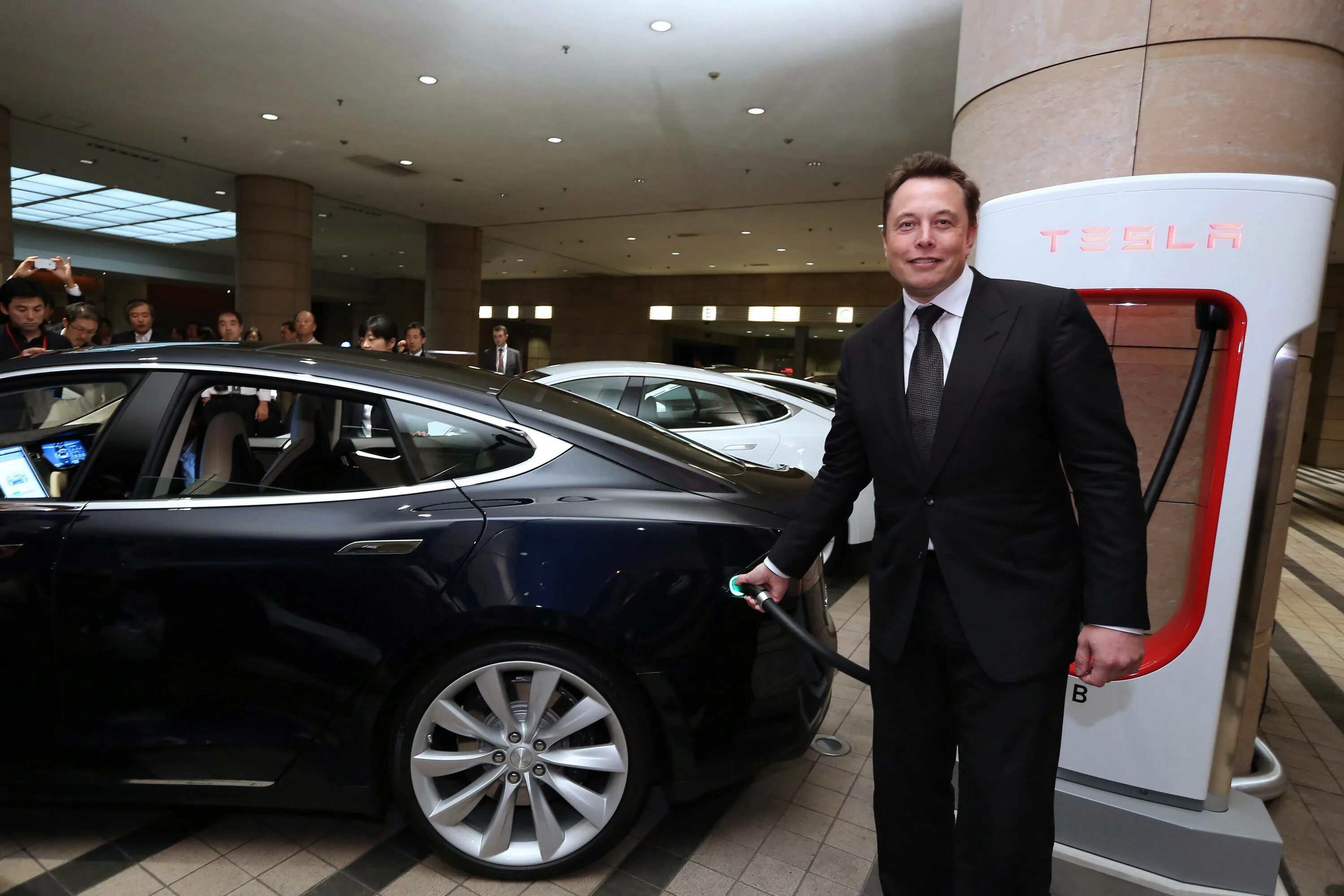 Первые владельцы автомобилей. Элон Маск Тесла. Tesla Motors Elon Musk. Elon Musk Tesla. Elon Musk Тесла.