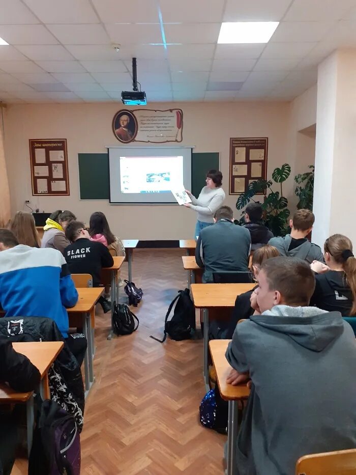 Экскурсия в библиотеку. Библиотечный урок первое посещение библиотеки 1 класс. Базарный карабулак центральная библиотека. Базарно карабулакская межпоселенческая центральная библиотека. Чп базарный карабулак 1 сентября.