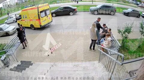 Упала девочка оригинал