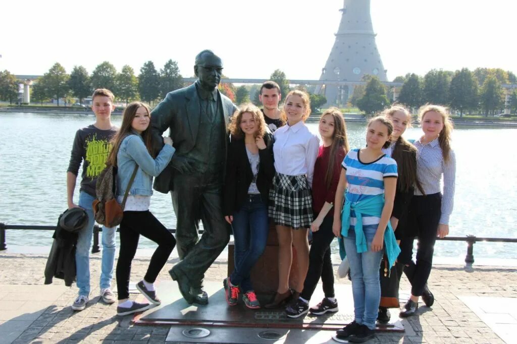Актёр массовки вакансии москва. Останкино массовка. Останкинская круг света. Массовка. Массовка нет в москве.