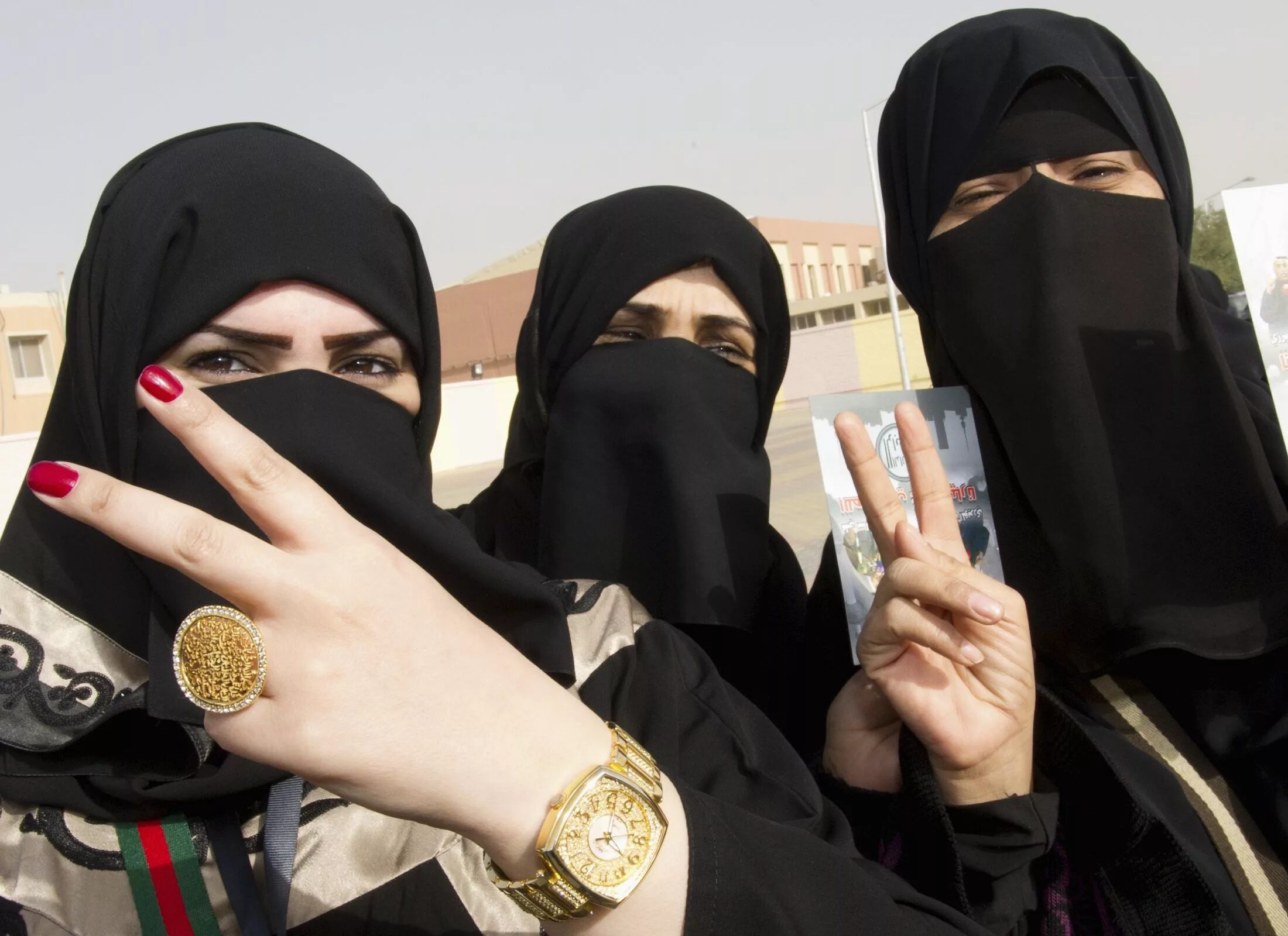 Никаб Саудовской Аравии. Саудовская Аравия женщины. Мусульманки в Саудовской Аравии. Девушки Саудовской Аравии.