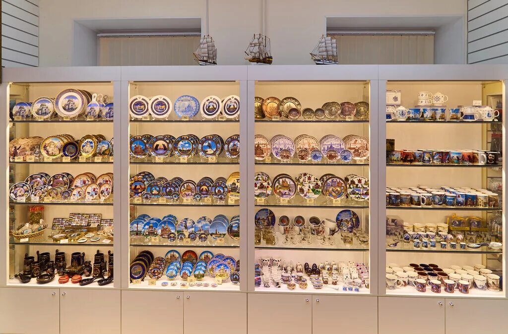 Необычные подарки из питера. Магазин сувениров. Сувениры из кронштадта. Сувениры из кронштадта. Сувениры кронштадт.