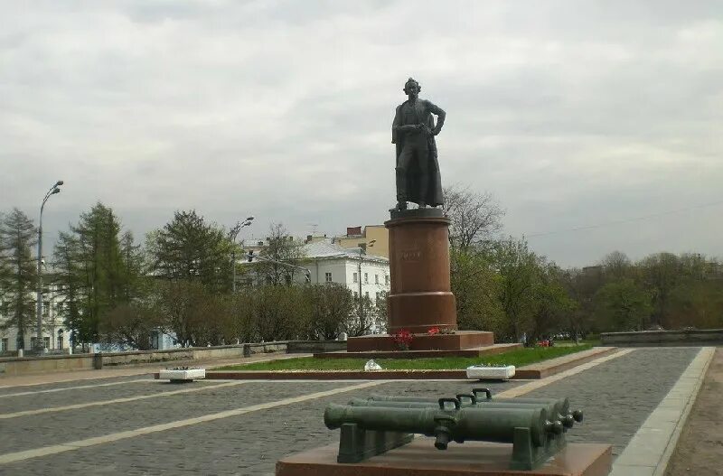 Суворовская пл. Памятник Суворову в Москве на Суворовской площади. Памятник Александру Суворову в Москве. Памятник Суворову Комов.