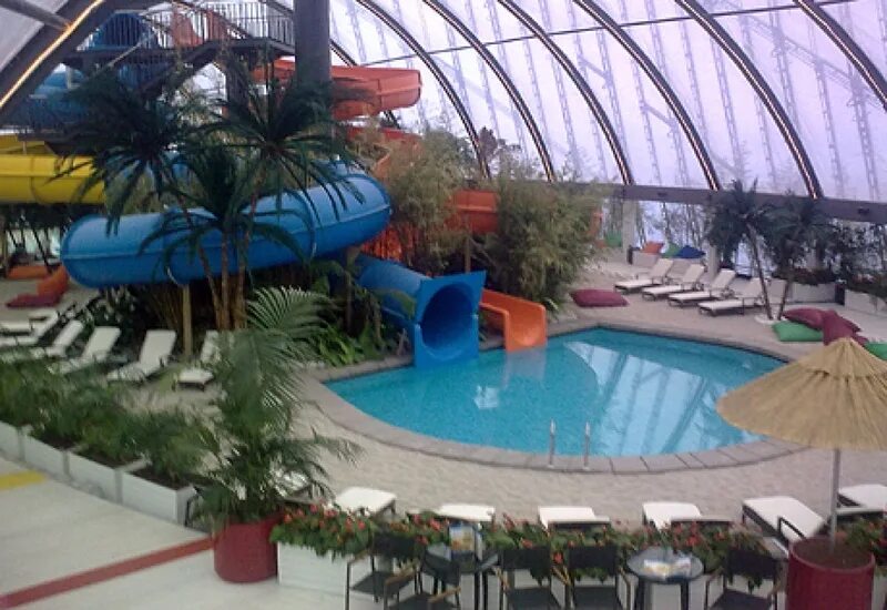 Хан шатыр пляж. Хан шатыр астана аквапарк. Пляж в астане в хан шатыре. Хан шатыр аквапарк. Хан шатыр бассейн.