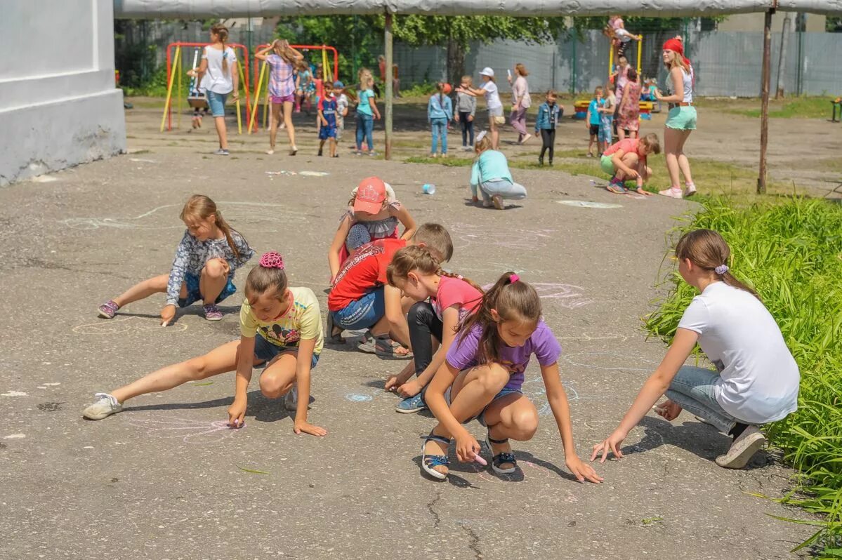 Школьный детский оздоровительный лагерь. Школьный лагерь. Детский школьный лагерь. Летний пришкольный лагерь. Пришкольный оздоровительный лагерь.