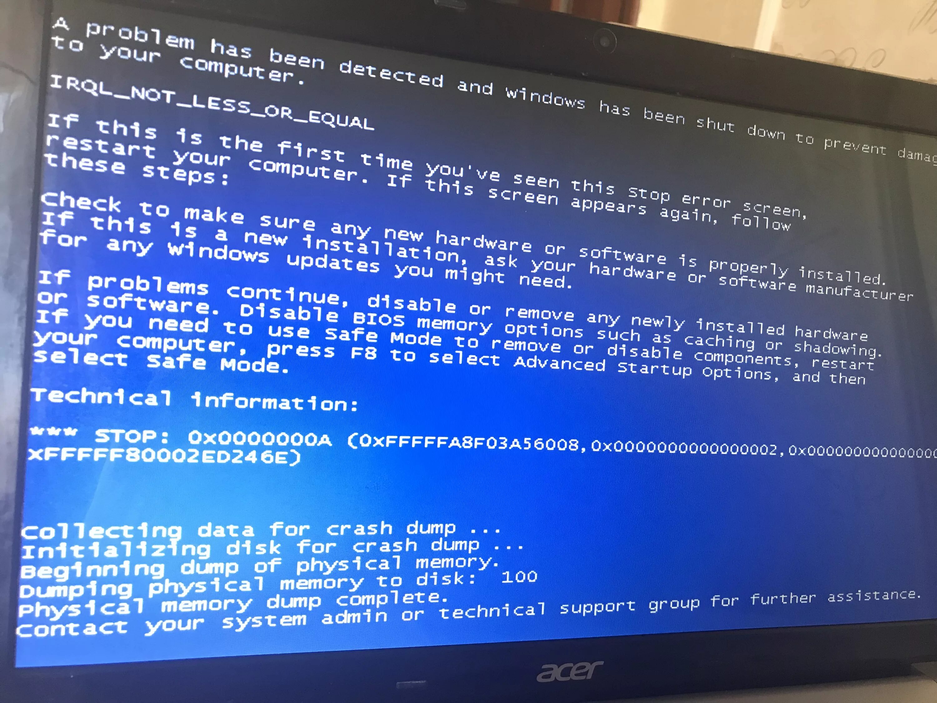 Синий экран из за жесткого диска. Acer экран смерти. Синий экран смерти на ноутбуке. Синий экран на ноутбуке асус.