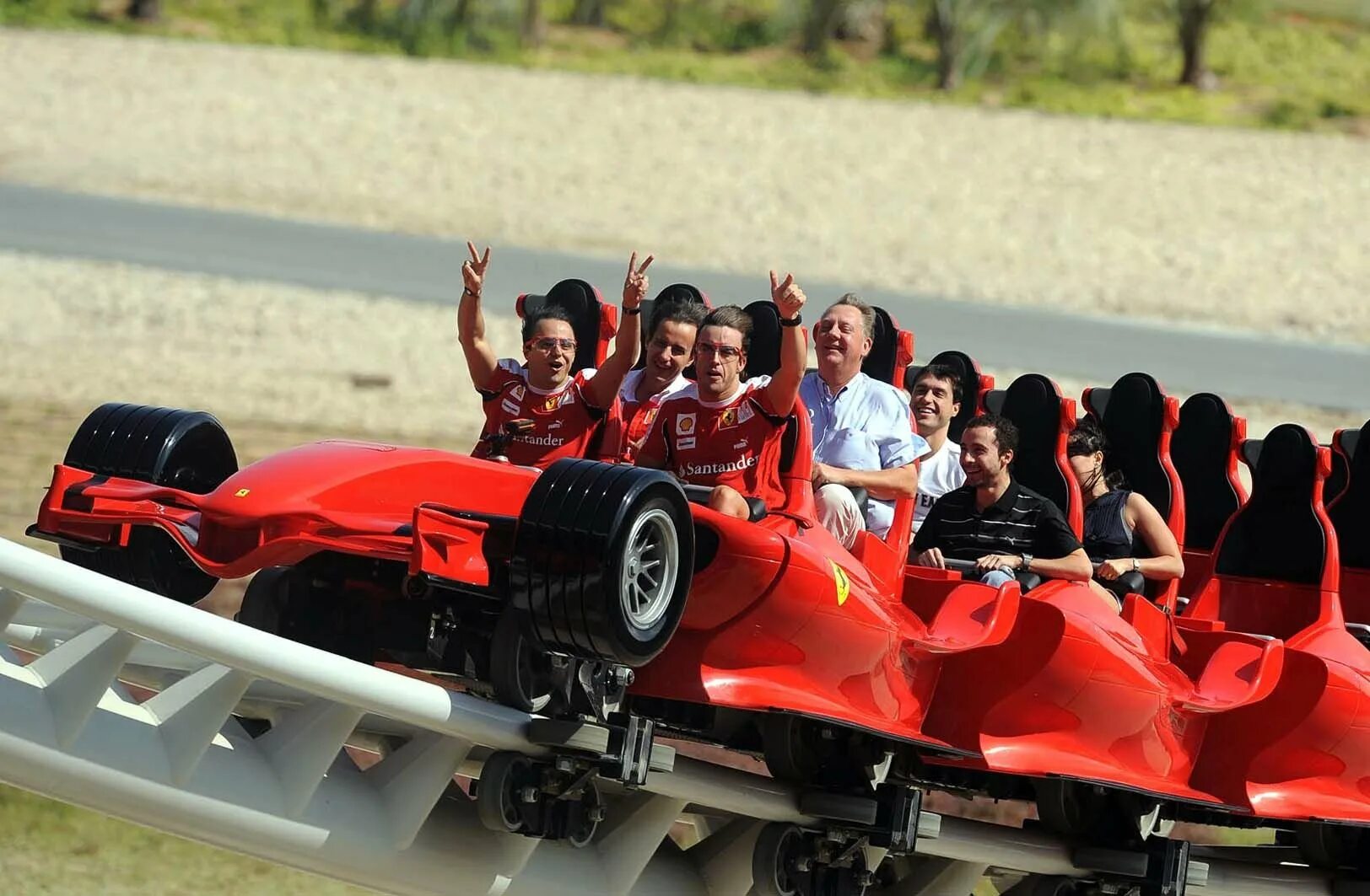 Ferrari World Абу-Даби аттракционы. Ferrari Park Абу Даби. Феррари парк Дубай. Ferrari World Abu Dhabi аттракционы.