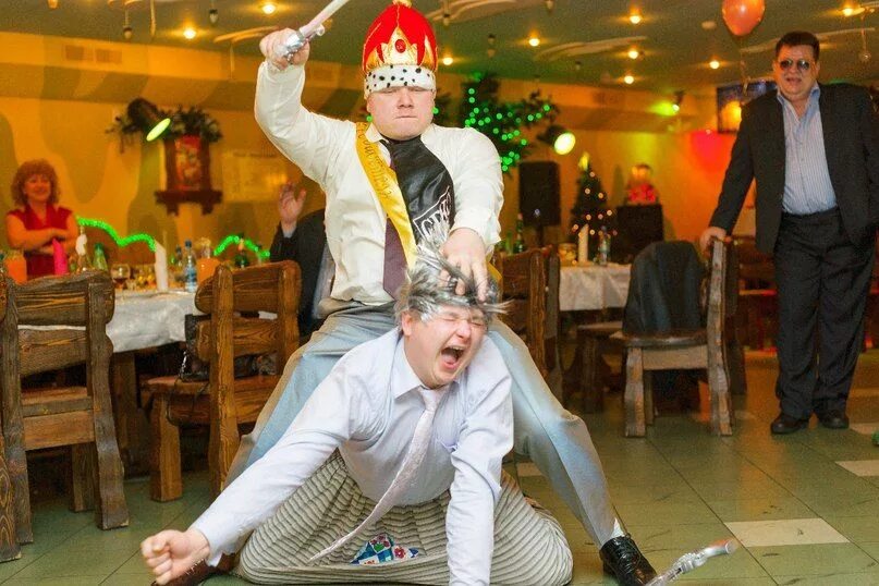 Костюмы для свадебных конкурсов. Праздники свадьбы корпоративы. Смешные свадебные конкурсы. Веселые конкурсы на свадьбу. Веселые забавные конкурсы.