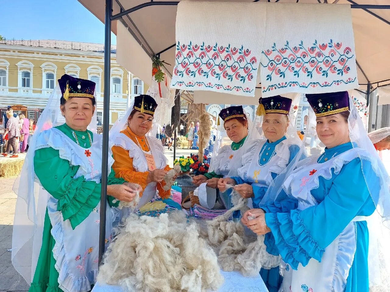 Народ татары семья. Культура и традиции татарского народа. Праздники татар. Татарские праздники и традиции. Праздники, традиции и обычаи татарского народа.