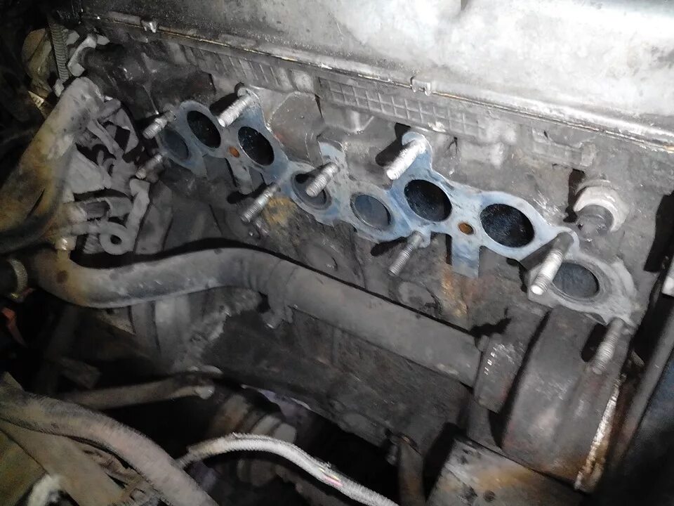 Выпускном коллекторе антифриз. Выпускном коллекторе антифриз. Выпускной коллектор санта фе 2. A14net течь антифриза. Термостат grand cherokee zj.