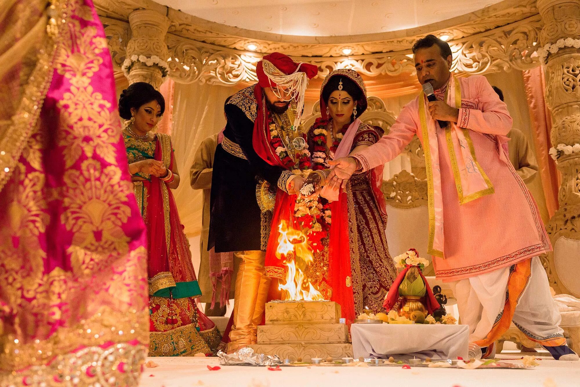 Этикет индии. Агни Париная Индия. Свадебные традиции в Индии. Свадебные обычаи Индии. Свадебная церемония в Индии.