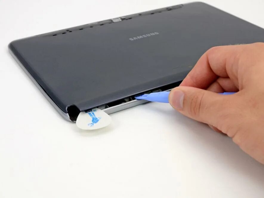 Открывание планшета. Как открыть планшет. Вскрыть заднюю крышку планшета. Как открыть планшет. 2.