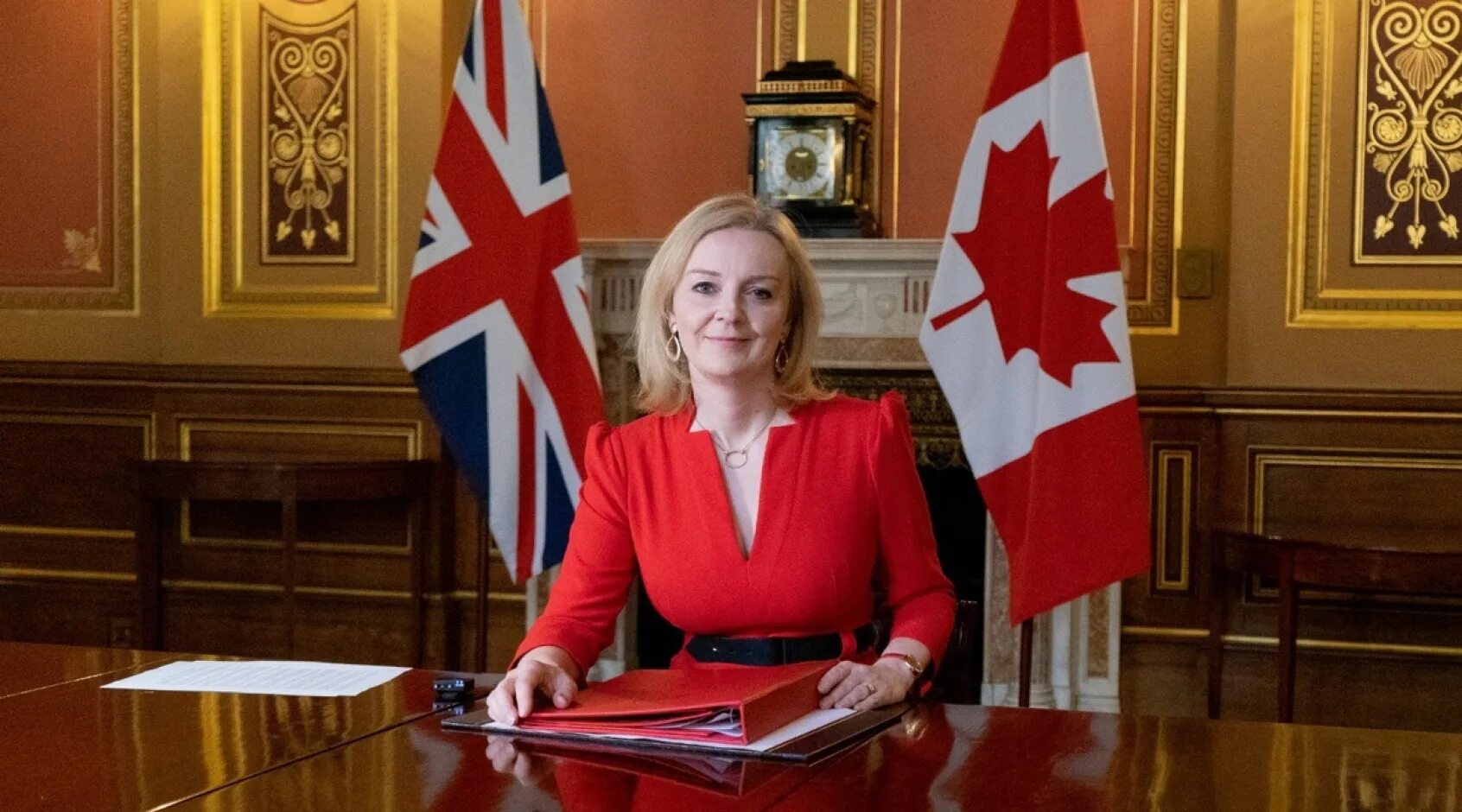 Глава мид великобритании лиз трасс. Лиз трасс мид великобритании. Глава мид великобритании элизабет. Министр иностранных дел великобритании 2022. Лиз трасс мид великобритании.