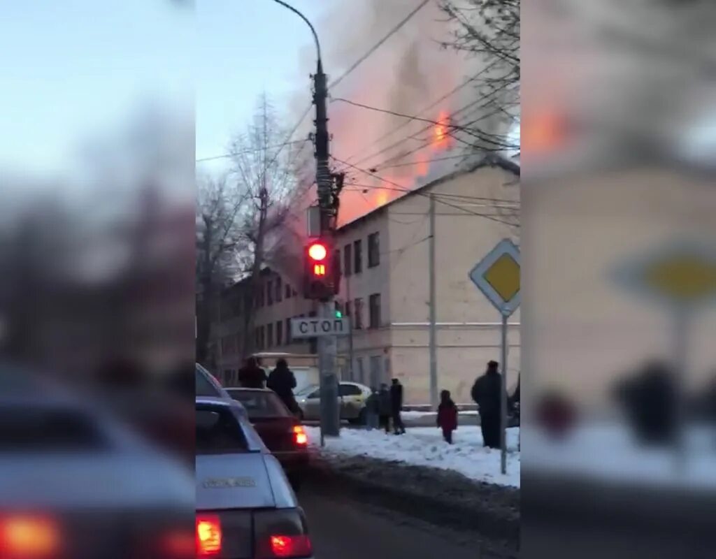 Горит дом в отрожке. Пожар в отрожке воронеж сегодня. Пожар на воронежской 198. Воронеж задымление. Пожар воронеже 31 декабря.