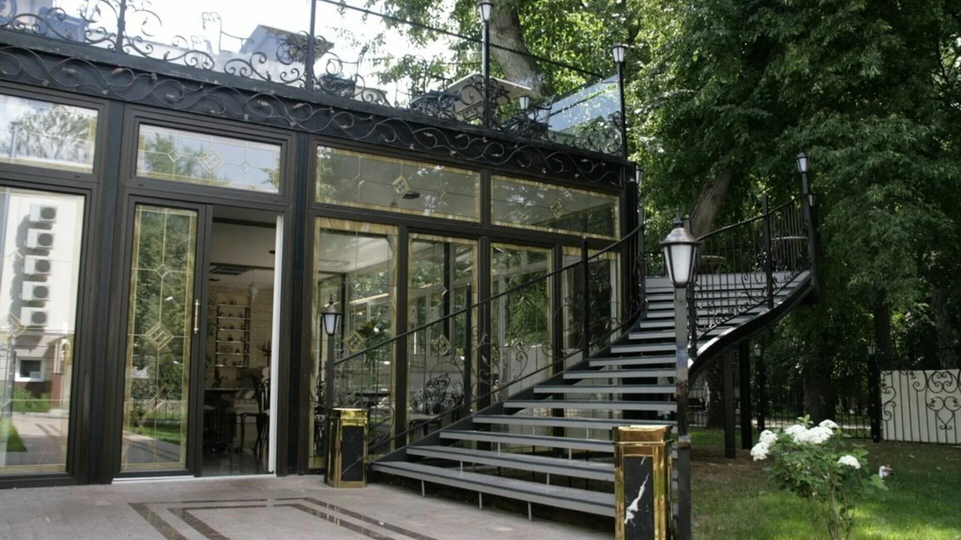 Глуховский парк кафе веранда. Себастия серпухов. Ресторан веранда серпухов. Веранда в парке серпухов. Веранда в парке серпухов.