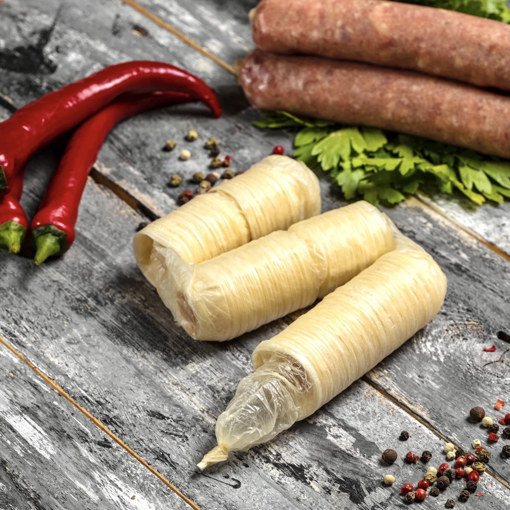 Свиная черева 30/32 мм 10 м. Оболочка для домашней колбасы. Сосисочная кольцевая белковая оболочка. Колбаса в натуральной оболочке. Натуральная свиная оболочка для колбасок.