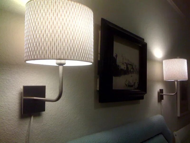 Бра в спальню. Бра светильники на стену. Настенные светильники в интерьере. Современные бра на стену.