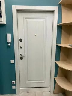 На внутренней стороне двери