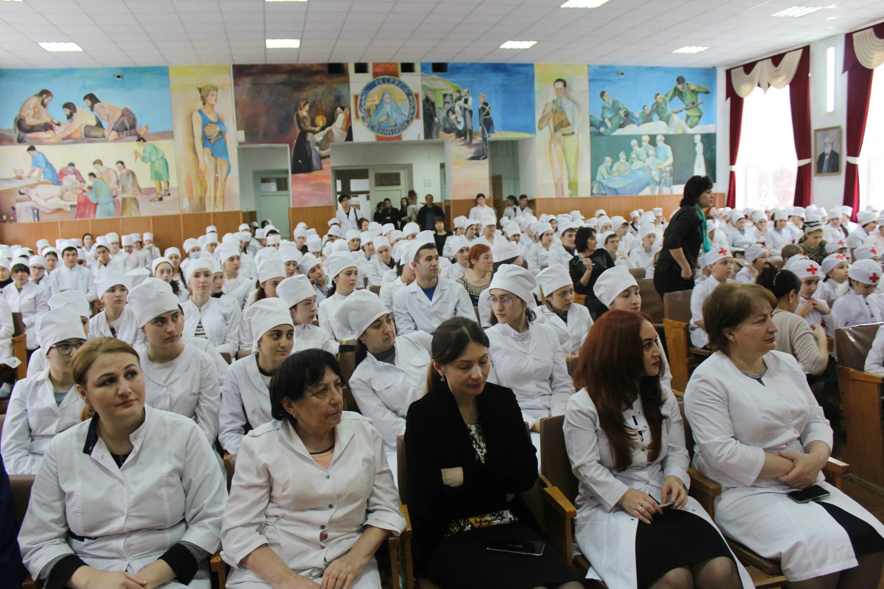 Медицинский колледж Черкесск. Черкесский медицинский институт. КЧМК В Черкесске. Кинель-Черкассы медицинский колледж. Черкесский медицинский