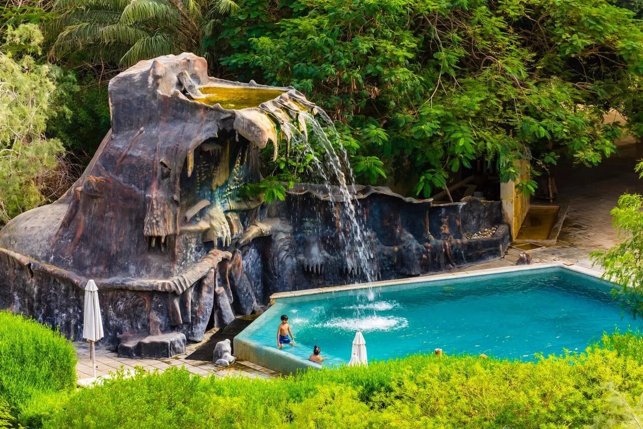 Man hot spring travel. Main hot springs иордания. горячие источники маин иордания. источники маин в иордании. маин спа иордания.