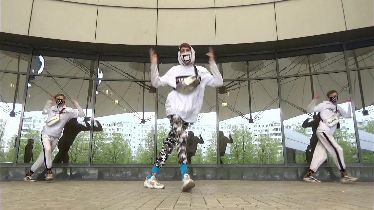 Тик ток люди танцуют. Tuzelity шафл. tuzelitydance. танцор из тик. танец симпа.