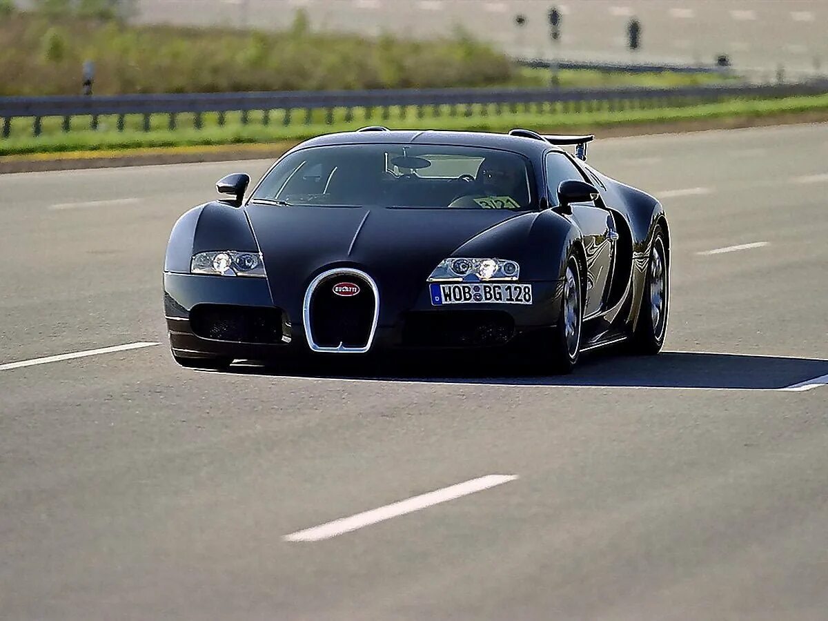 Машина быстрее бугатти. Bugatti Veyron w16. Bugatti Veyron 2001. Бугатти Вейрон фото. Самая быстрая Бугатти Вейрон.