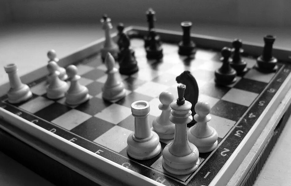 Шахматы за 1 ход шах и мат. Шахматная доска шах и мат. Шах мат шах мат шах мат шах мат. Шах королю в шахматах. Шах и мат.