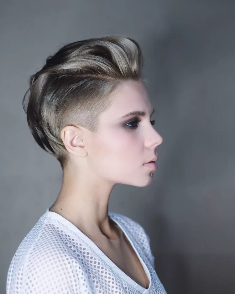 Pin by WolfShark on HAIR Medium hair styles, Medium length hair styles, Medium h