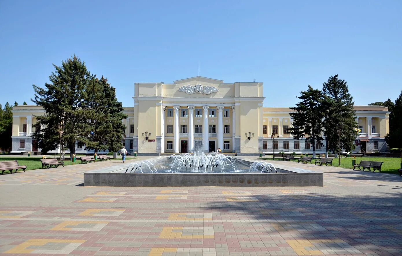 Краснодарский край г тихорецкая. Городской дворец культуры Тихорецк. Городской дворец культуры в г. Тихорецк, Краснодарский край. ГДК площадь город Тихорецк. ДК Тихорецк Краснодарского края.