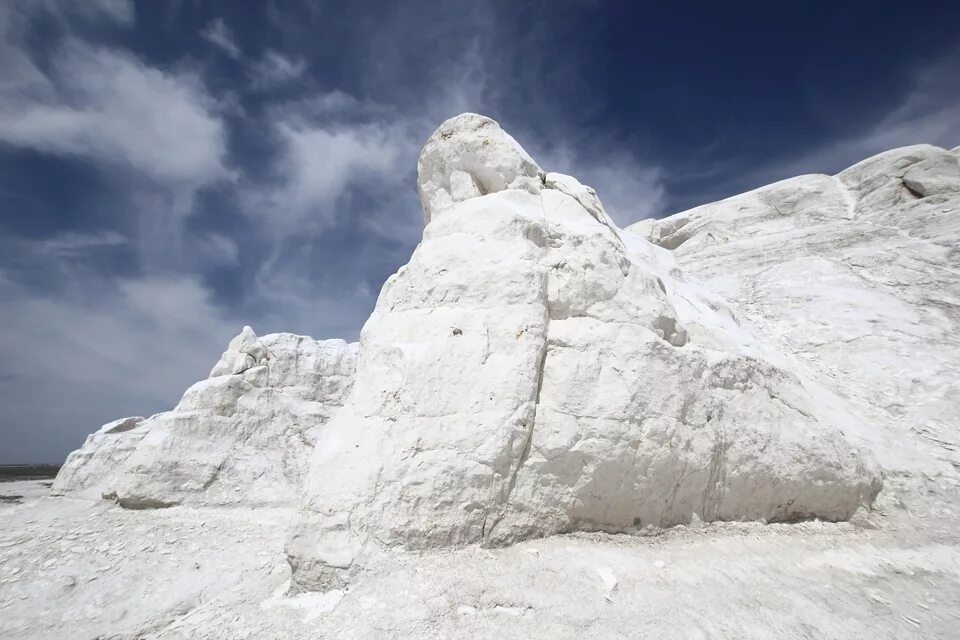 Белые камни где находится. Меловые горы Белгород. Меловые горы в Башкирии. Белая гора Белгород меловая. Меловая гора Белгородский район.