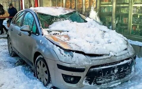 Упал в снег или на снег