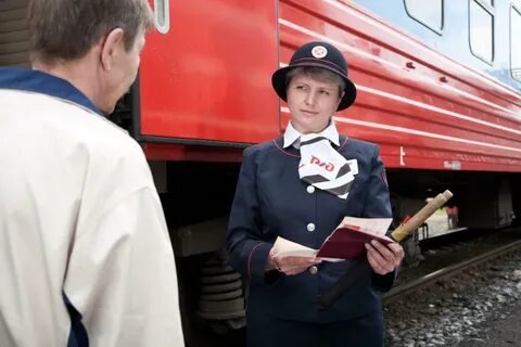 Сотрудник поезда в вагоне