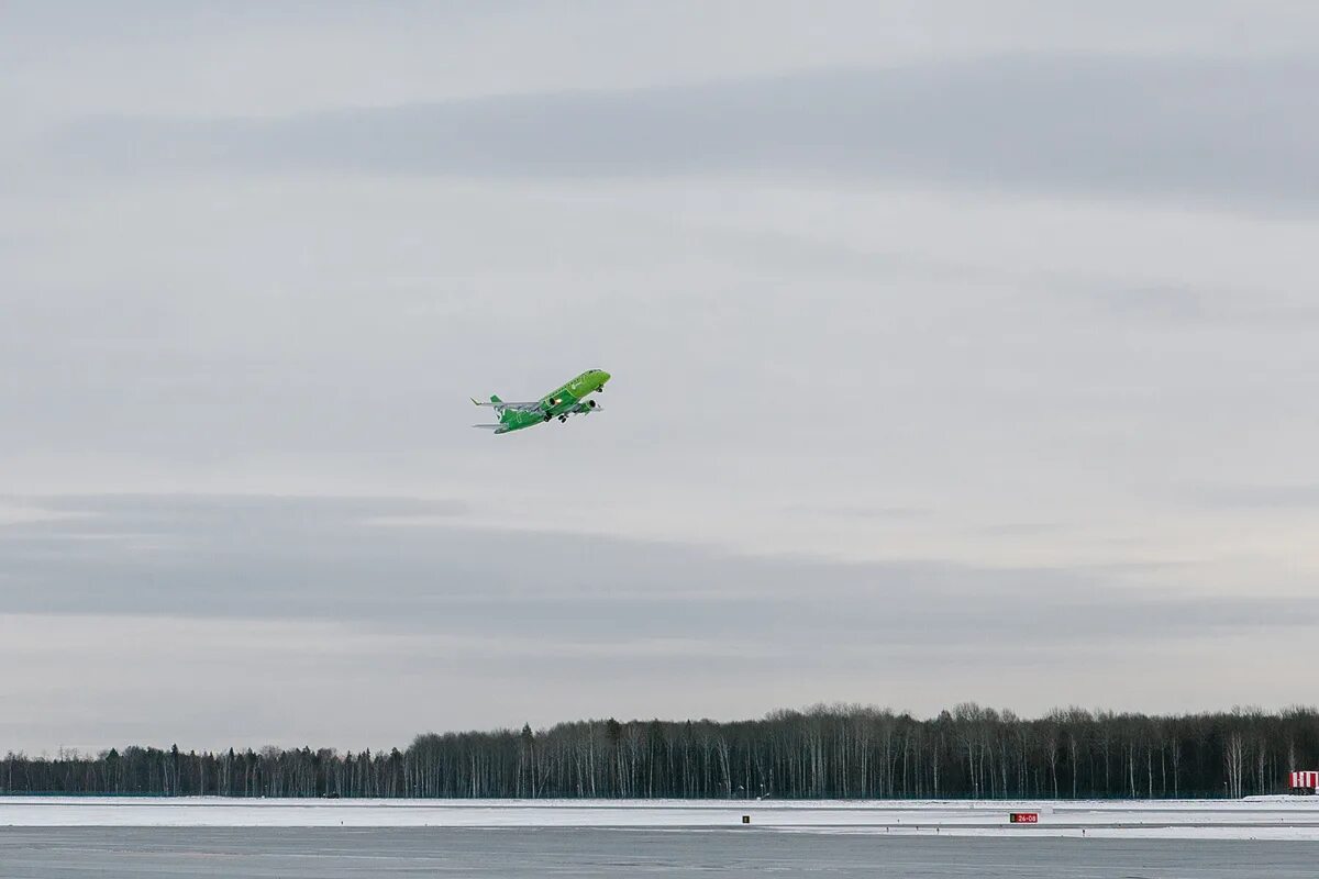 Авиарейсы тобольска. Аэропорт Ремезов Тобольск. S7 Airlines аэропорт Тобольск. Аэропорт Ремезов Тобольск фото. Самолет Тобольск.