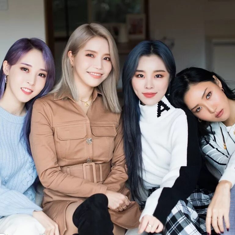 Illit участницы возраст. Группа MAMAMOO. Группа MAMAMOO 2022. Группа МАМАМОО участницы. MAMAMOO участницы.