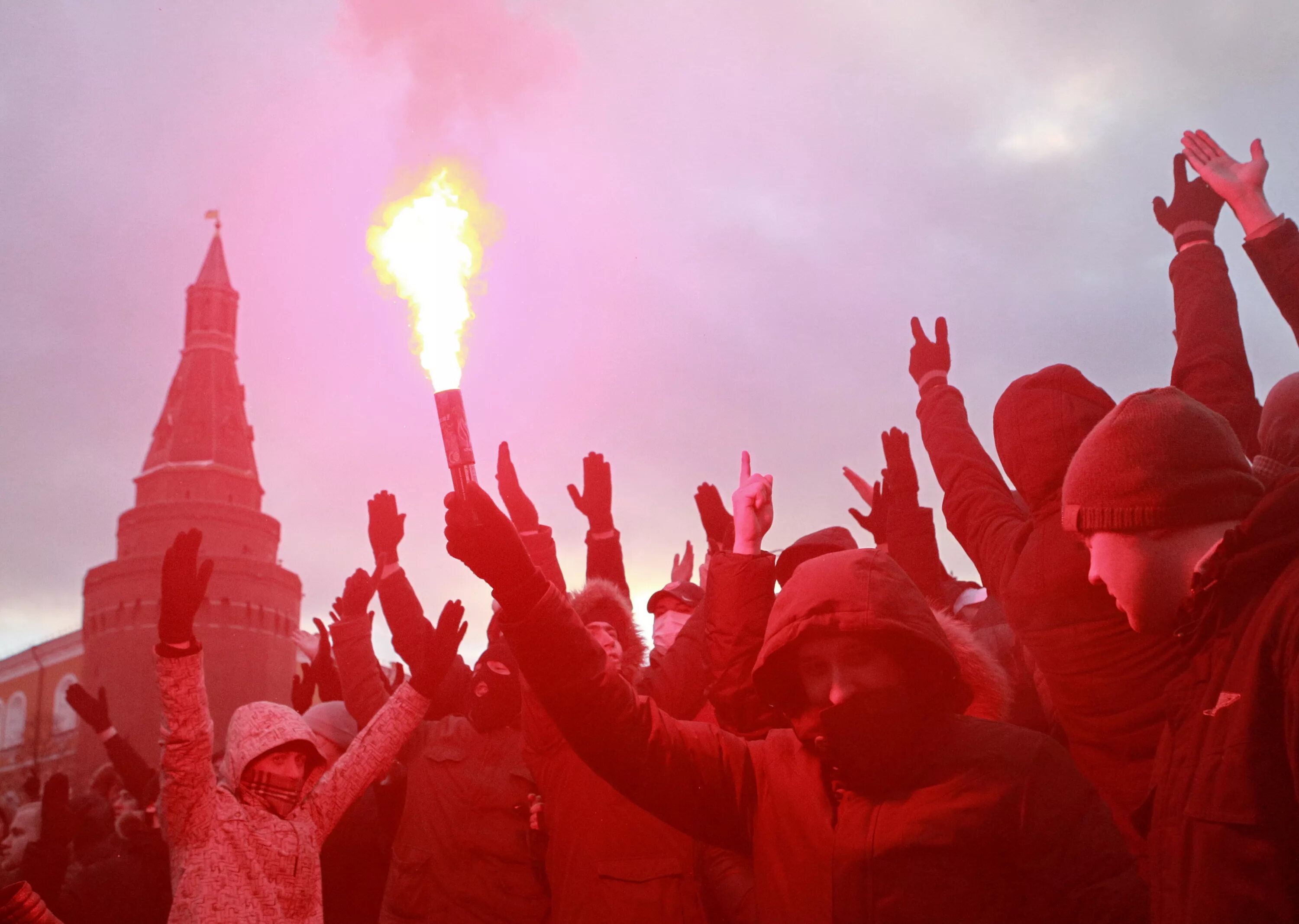 Манежка 2010 революция. Манежка 2010 нацисты. Манежная площадь 2010 революция. 11.12.2010 Манежка.